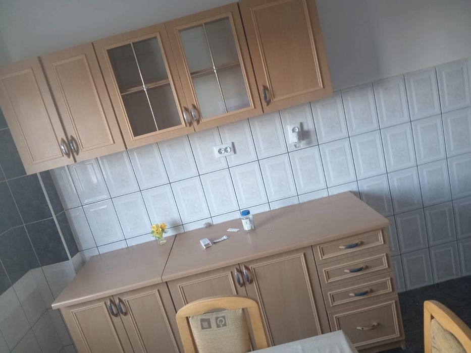 Închiriez apartament 3 camere