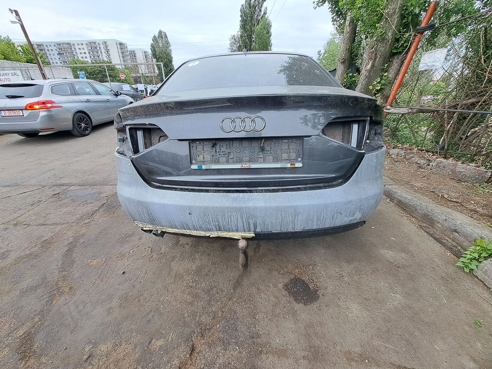 Dezmembrez Audi A4 B8 2.0 D 105kw  2010
