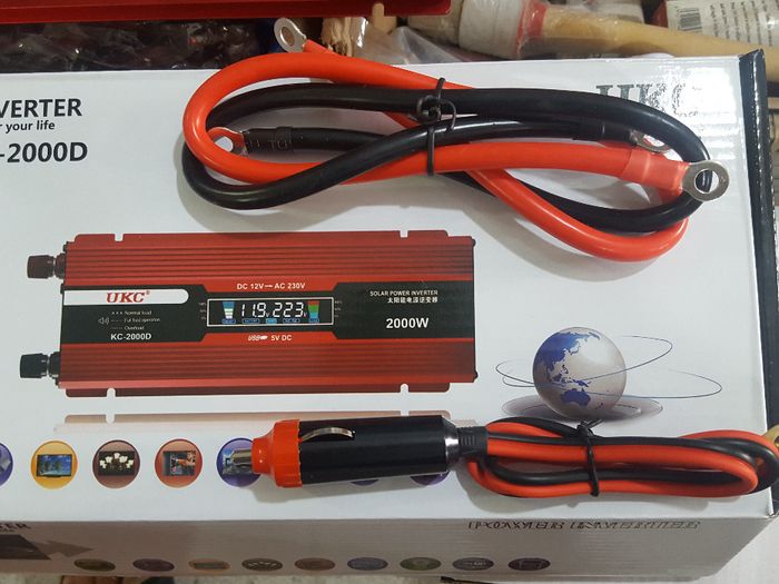 Инвертор преубразовател UKC с лед дисплей за кола 12-220v-2000вата