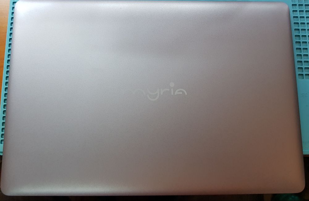Laptop Myriad MY8315GY display spart