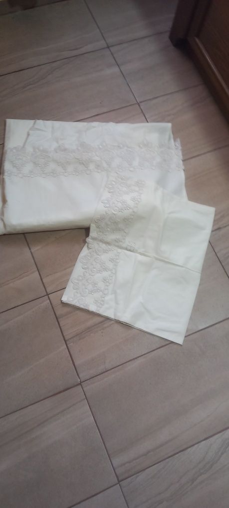 Cearceaf de pat matrimonial + 1 față de pernă