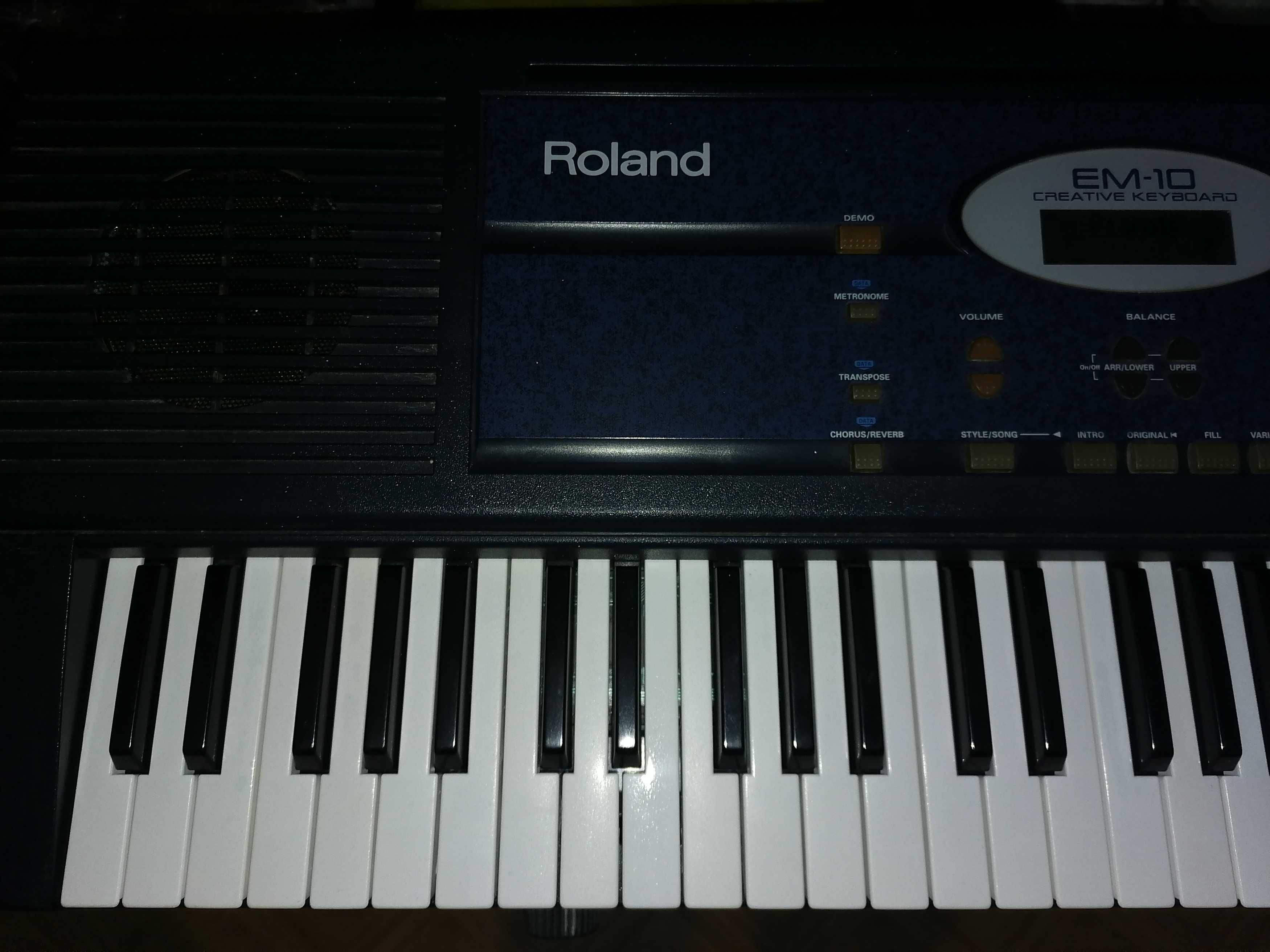 Синтезатор клавир йоника Roland EM-10