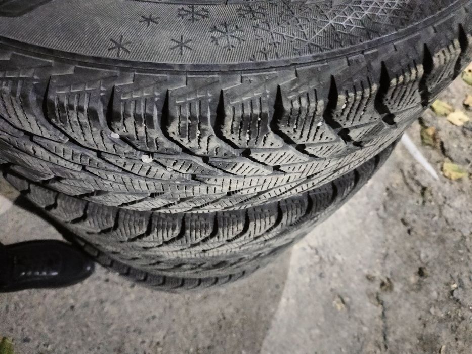 Зимние шины почти новый