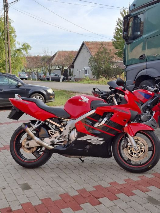 Vând honda cbr f4 in stare impecabila
[26.11, 19