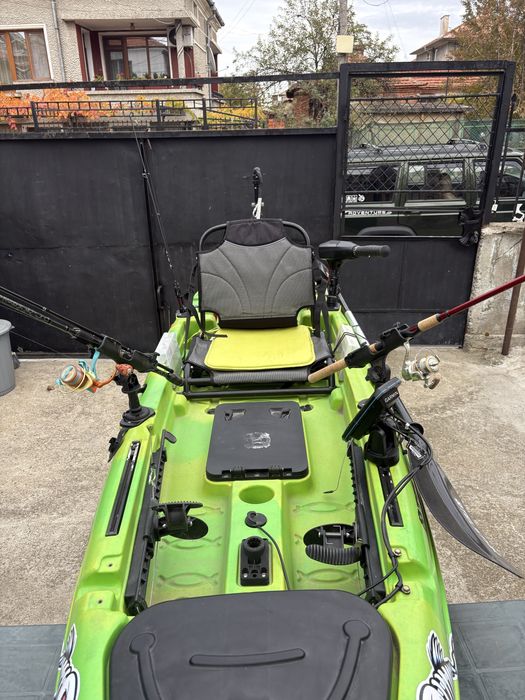 Каяк с ел.двигател