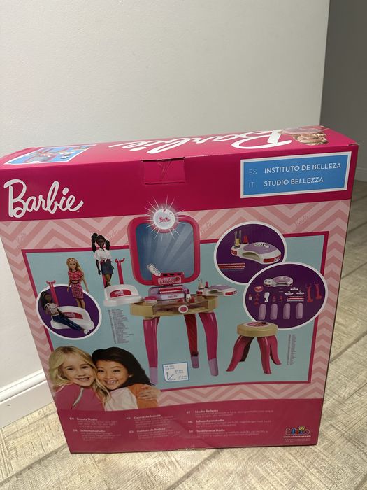 Jucarie Set masuta machiaj/infrunusetare Barbie