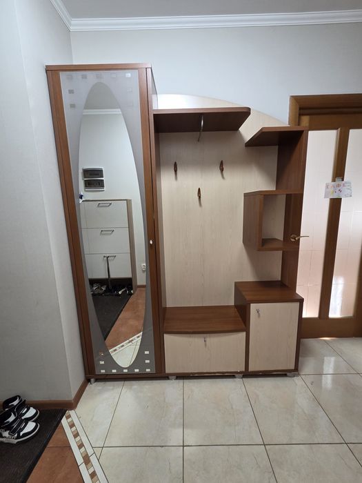 Продам прихожую шкаф