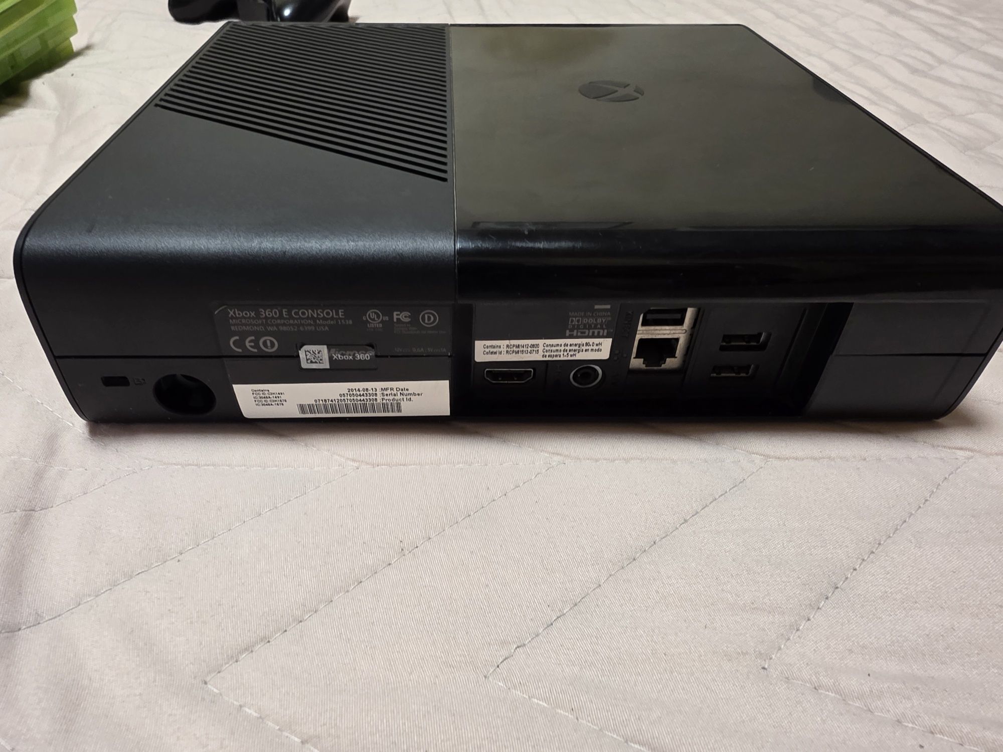 Продавам Хbox 360 e