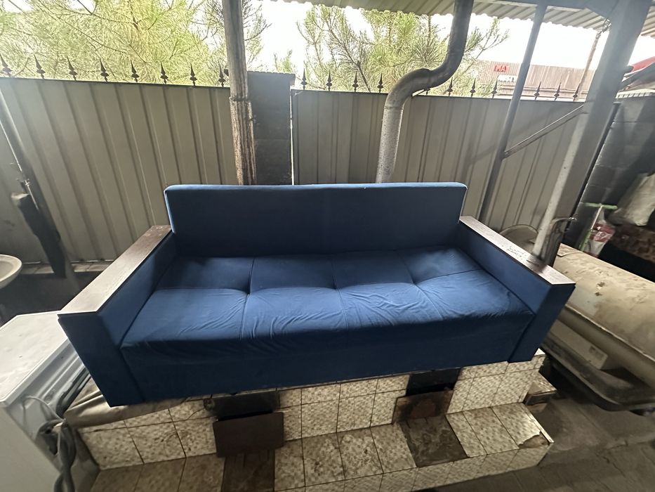 продам диван бу синего цвета