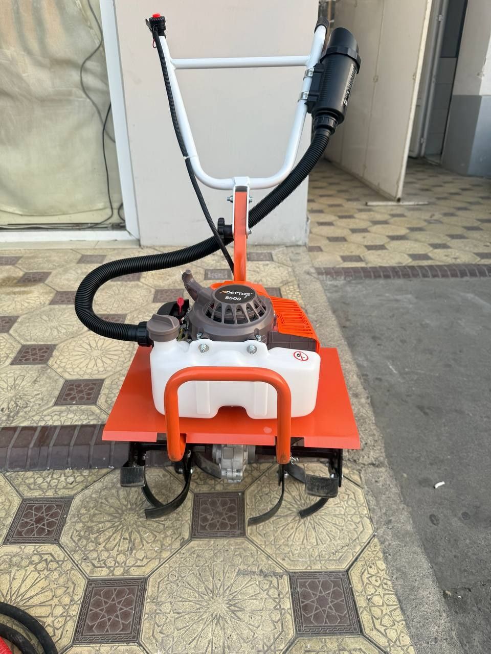 Moto kultivator mini