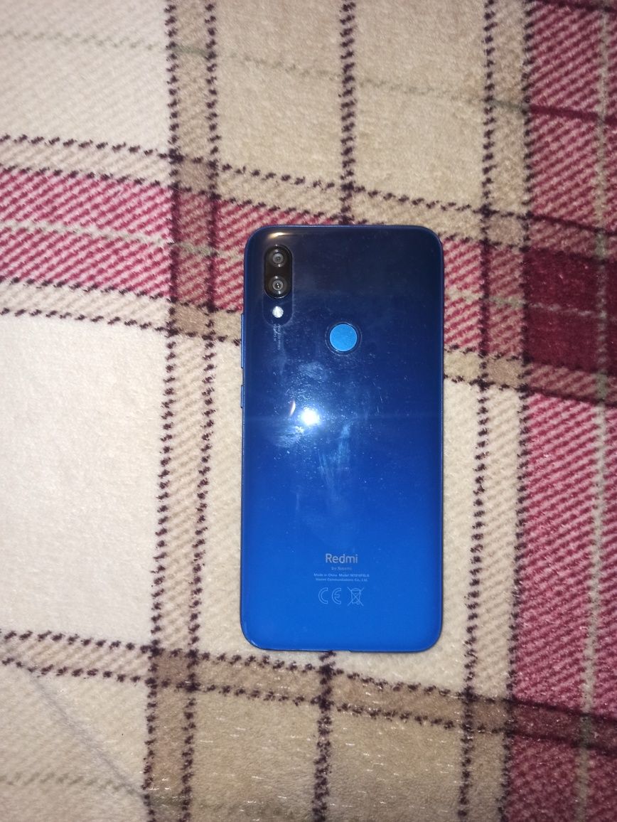 Xiaomi Redmi 7-3 GB cu 32 GB