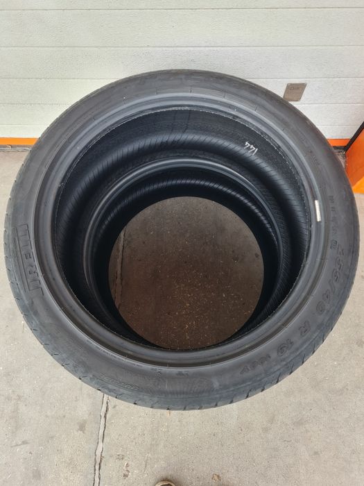 Летни гуми 2 броя PIRELLI Pzerp 255 40 R19 дот 4222