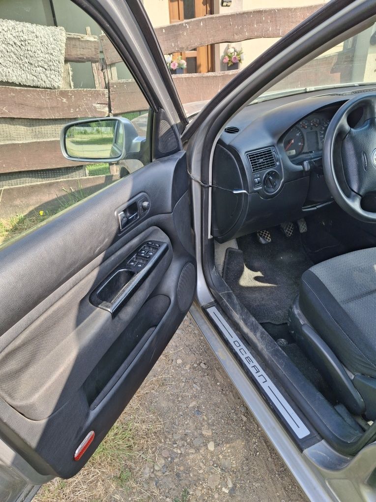 Volkswagen Golf gri