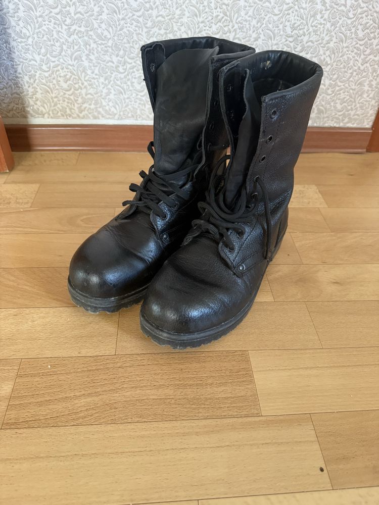 продам берцы б/у 43 размер, кожа