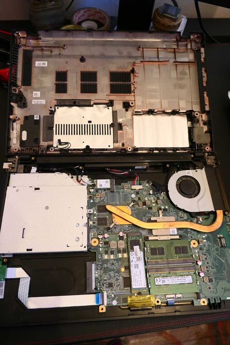 Dezmembrare Laptop Acer Aspire E5-575G Carcasa LED 15,6 Placa SSD 256