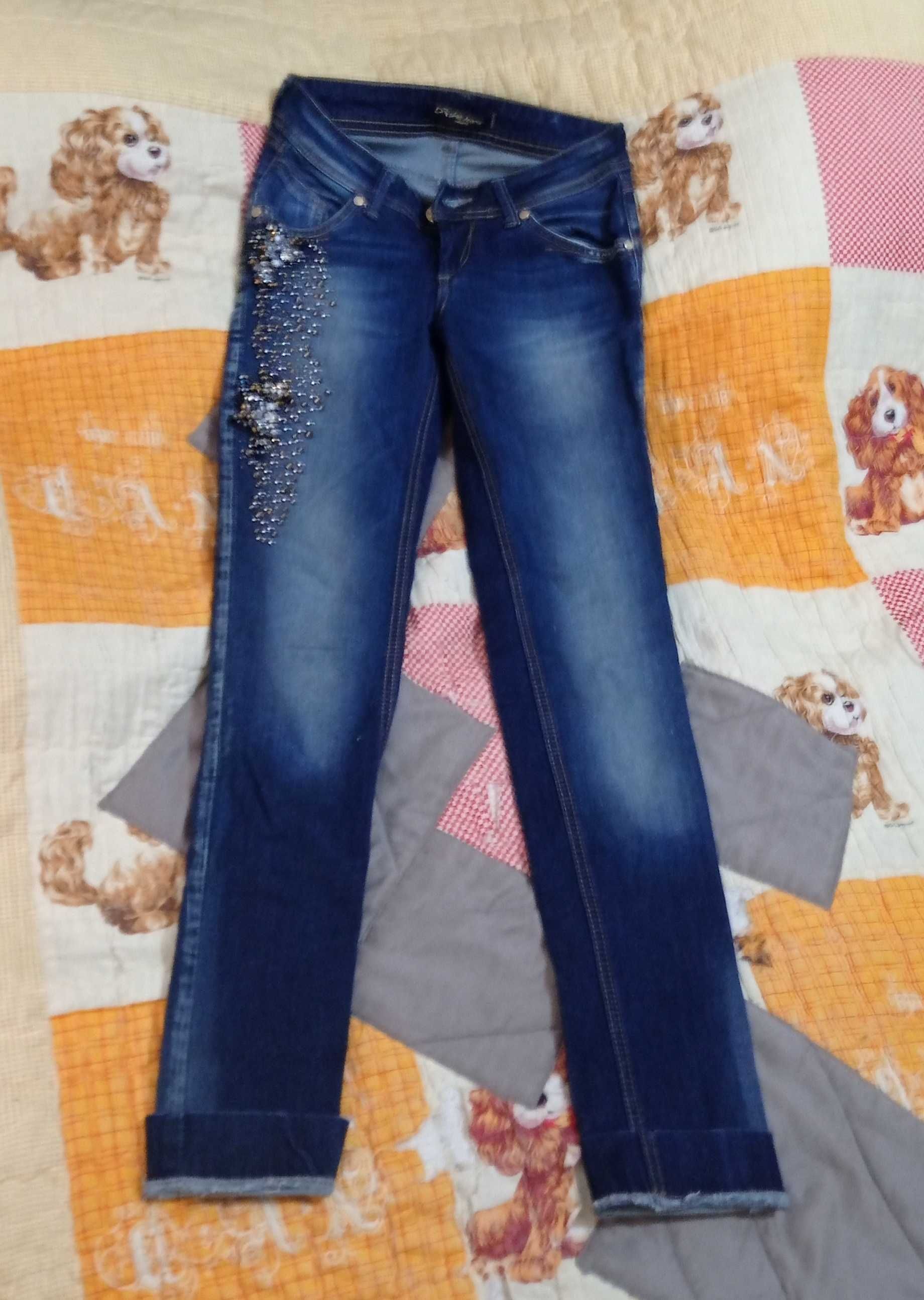 Женские джинсы, размер S,со стразами,б/у в отличном состоянии