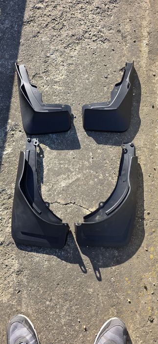 Set Aparatori noroi Mercedes GLE V167 (Pt bare AMG)