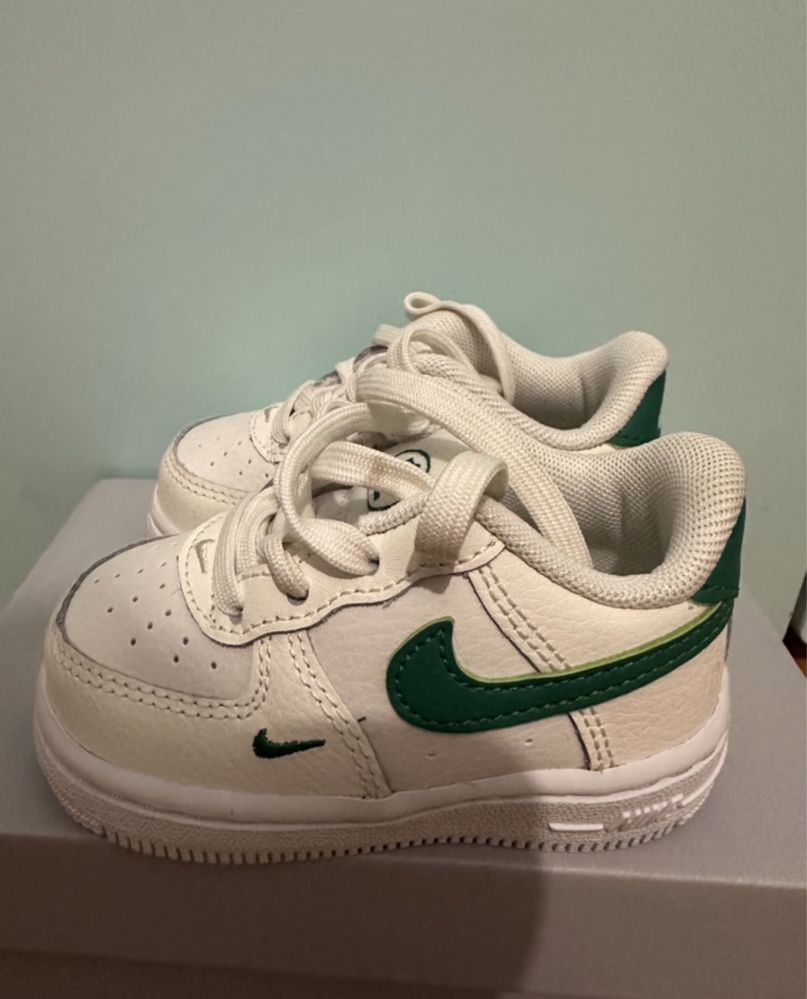 Vand adidasi copii nike air force 1, marime 18,5- pret 170 lei