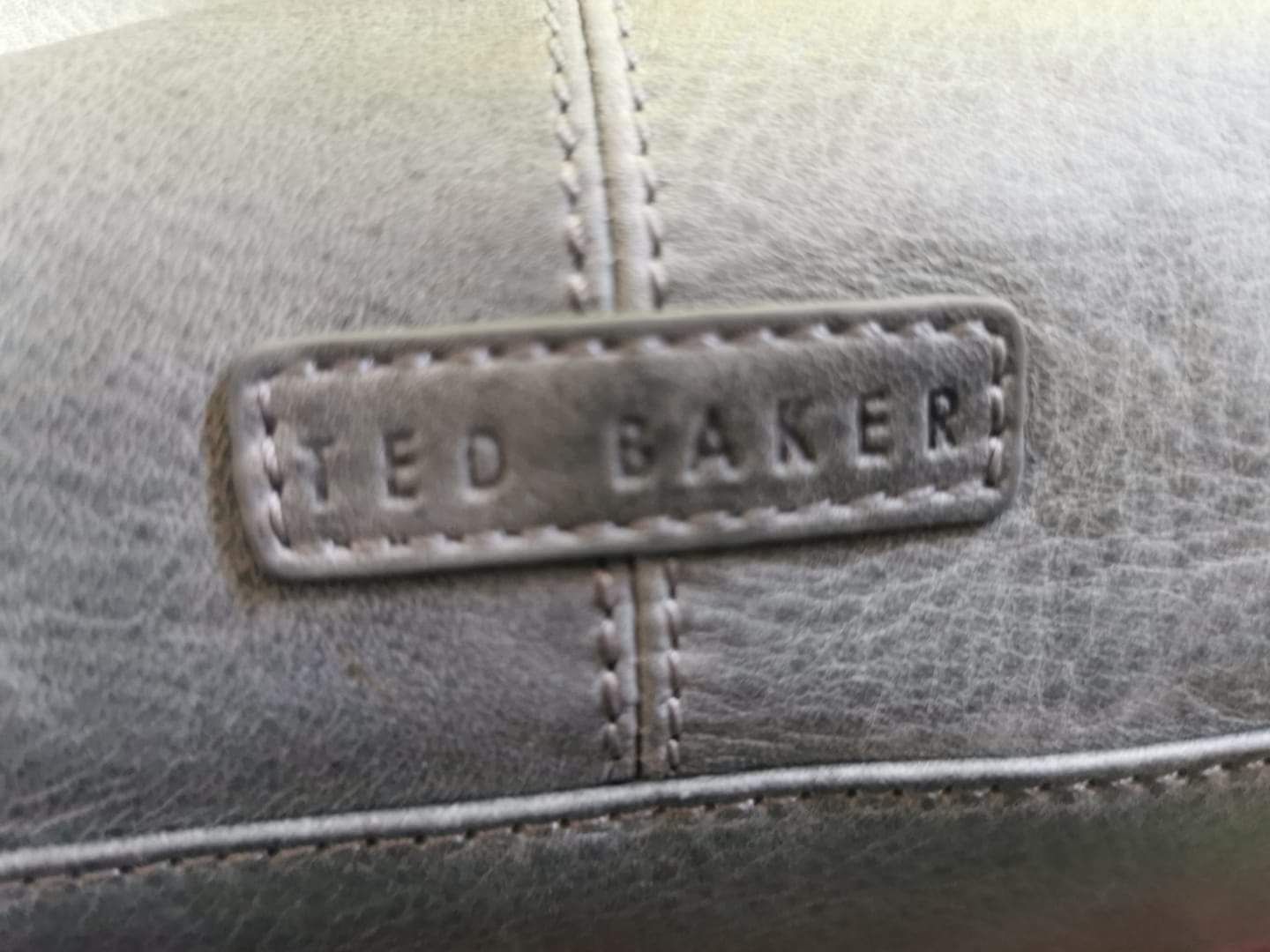 Чанта с капси на Ted Baker.