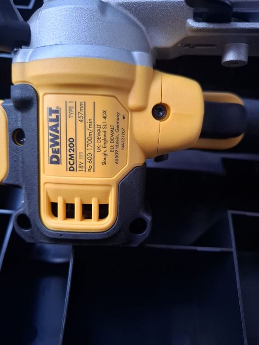 Slefuitor cu banda pe acumulator DeWALT DCM200NT, 18V XR, motor fara p