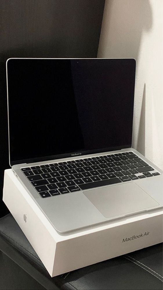 MacBook Air, 2021 г., ЖД 256 г, ОП 16 гигов.