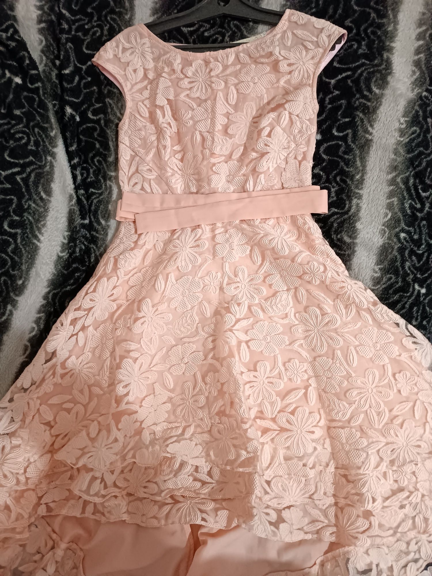 Розовое платье на вечер