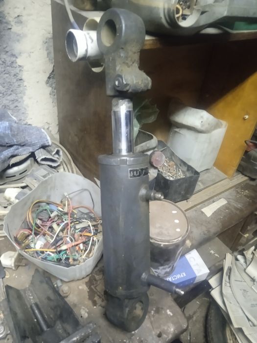 Продам цилиндр и распретку вилочный погрузчик Гидравлические шланги б/