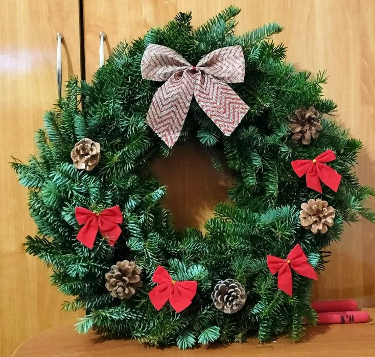 Coronițe de brad natural și artificial.