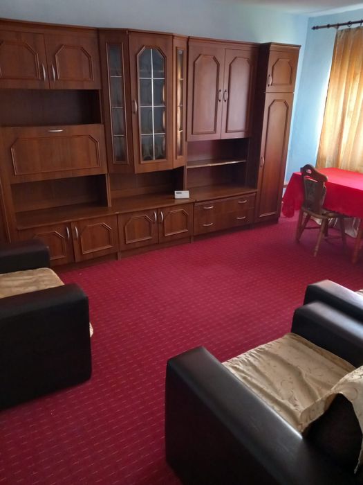 Vând apartament cu 3 camere în orașul Bumbești-Jiu