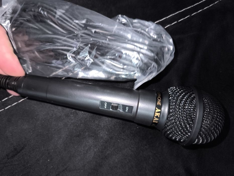 Vând microfoane Akai
