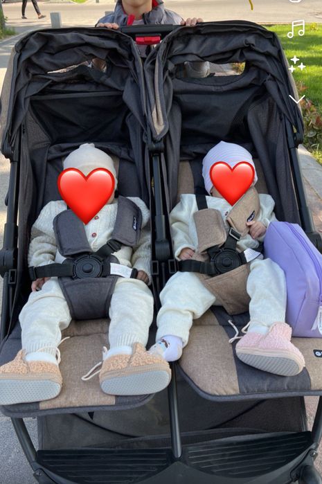 Коляска для двойняшек, близняшек.