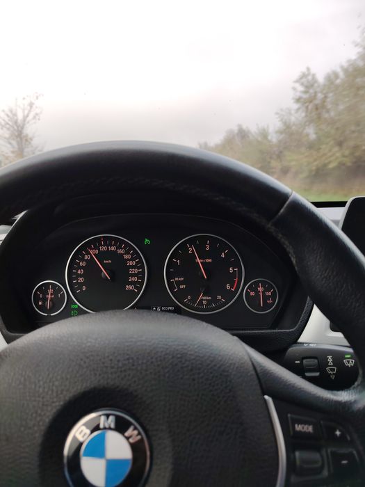 Vând BMW f30 2012 320d