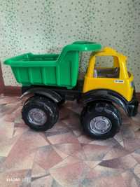 Продам игрушки самосвал и трактор с прицепом
