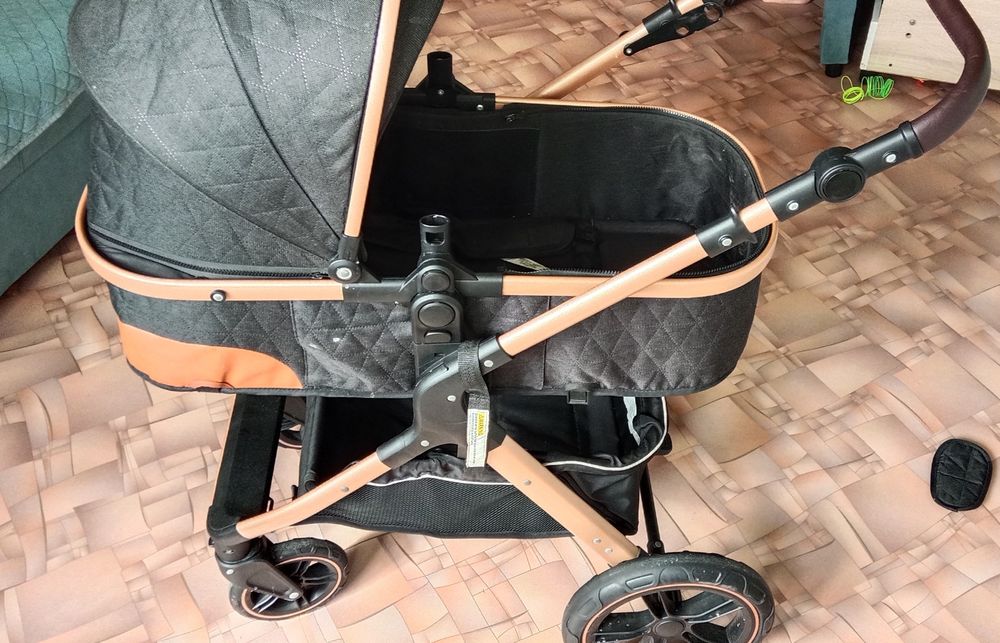 Продам коляску 3 в 1