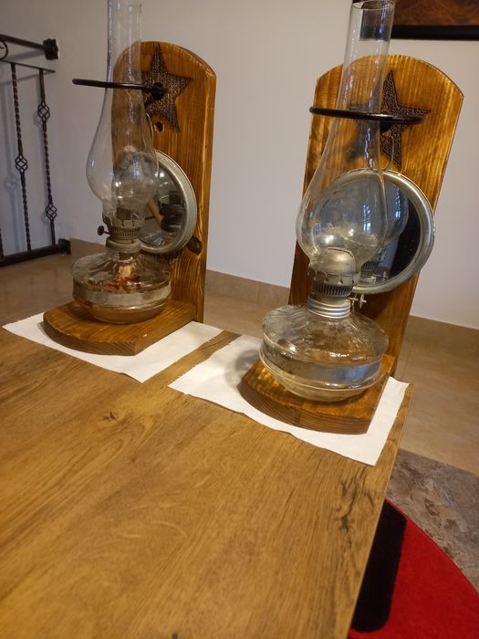 2 lămpi vechi ,fiecare cu suport