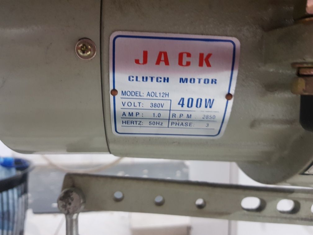 Vand masini de cusut liniare Juki si Jack