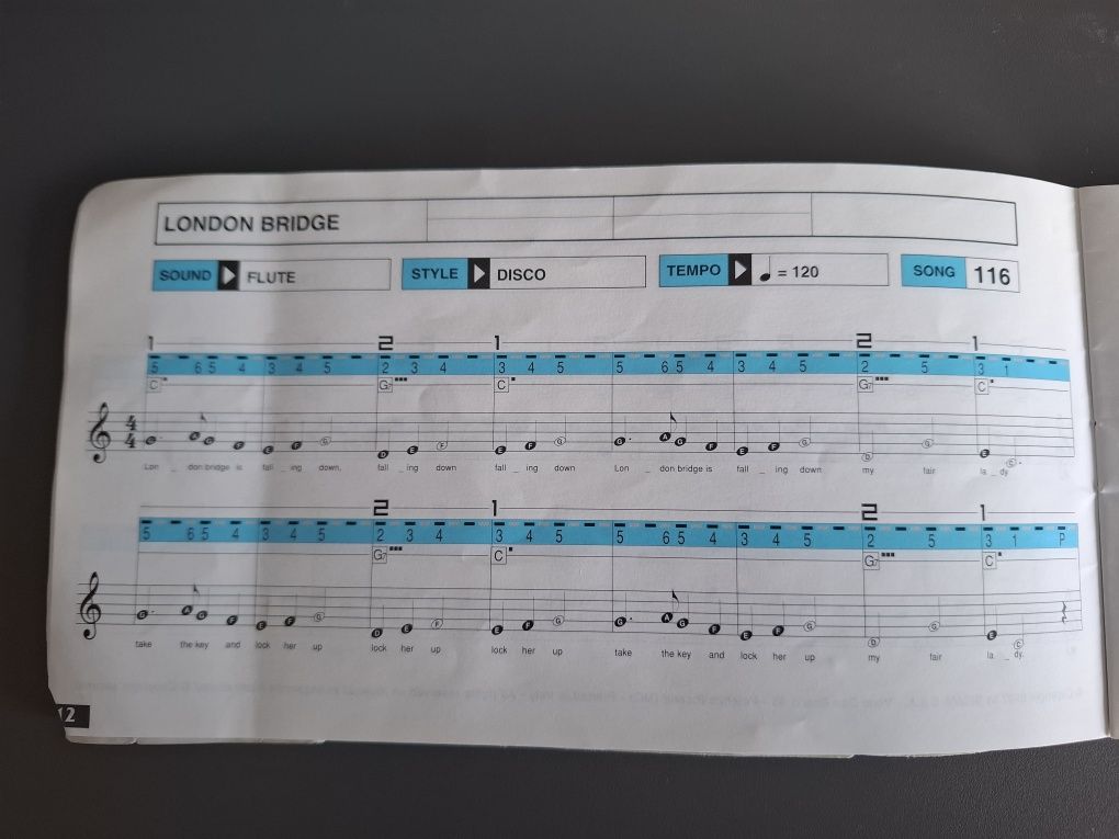 Bontempi GT 530 синтезатор + книжка с песните