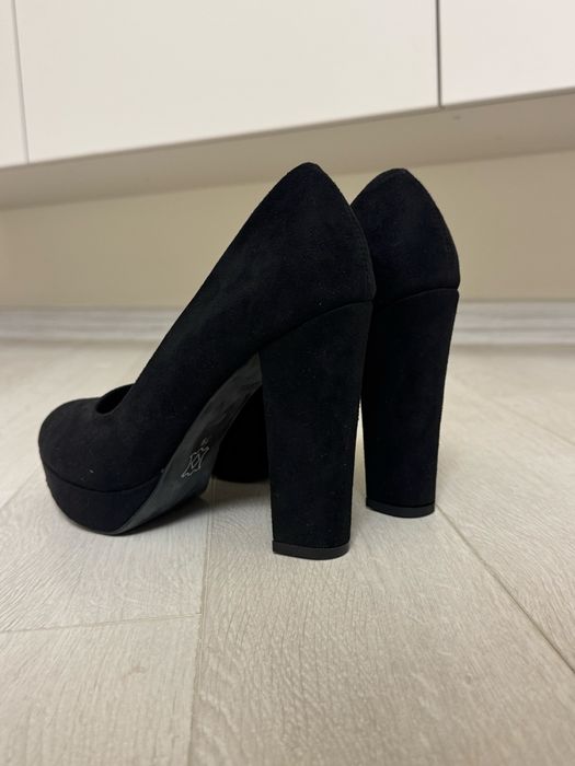 Обувки с дебел ток