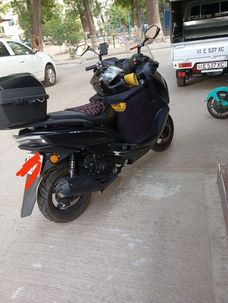 Skuter Q max stelmax 150 cc