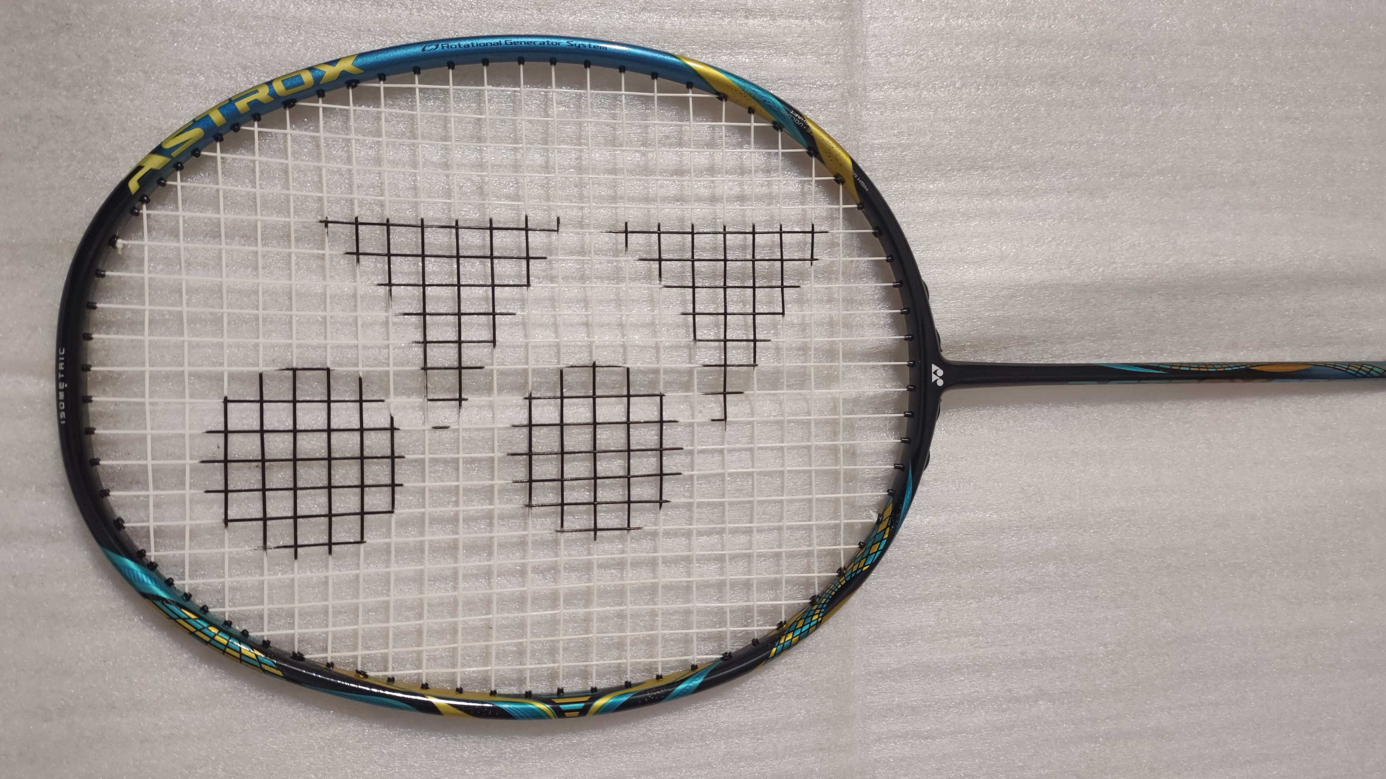 Yonex Astrox 88S Pro ракета за бадминтон