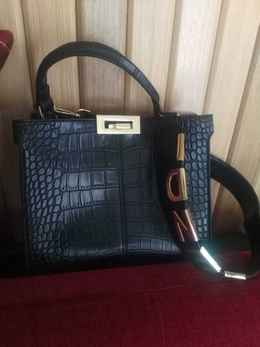 Продаётся сумка Fendi кожаная Турция