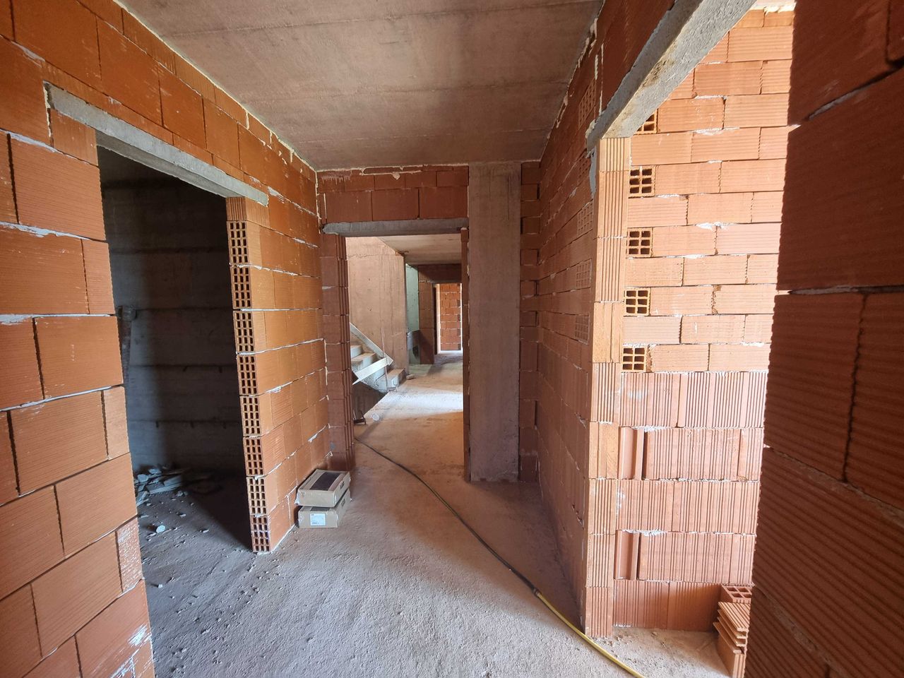 Продава се Тристаен апартамент в Благоевград, Освобождение - 100 кв.м за 877 €/кв.м - Снимка #6