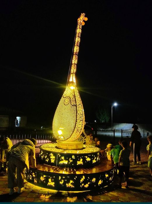 Маф, МАФ, скульптура, памятник, металоцех, сварка, домбыра, кобыз, арт