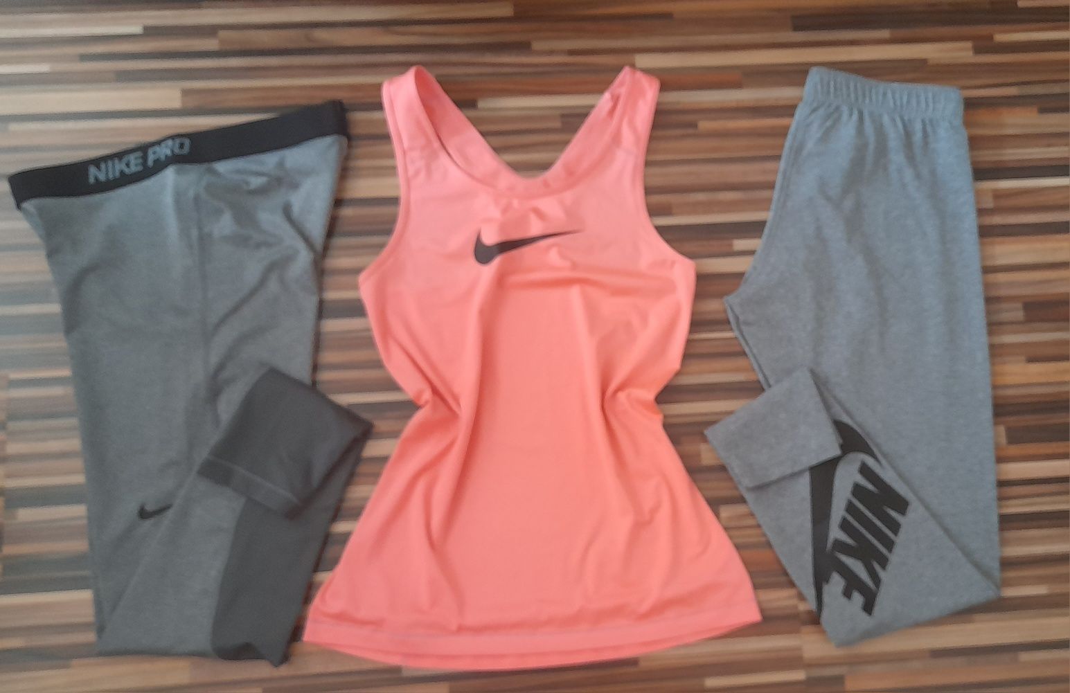 (M/S) Nike Pro клинове и топ