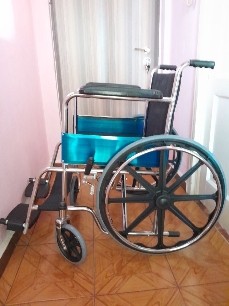Vind scaun cu rotile 650 lei negociabil
