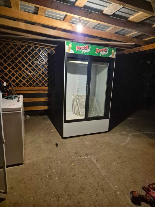 Vitrină frigorifică dublă cu uși glisante – funcționează perfect