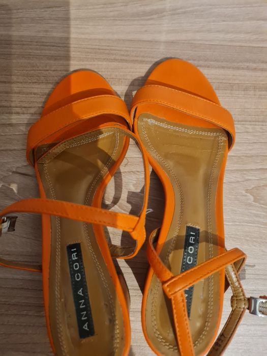 Vând sandale Anna Cori, din piele, mărimea 37