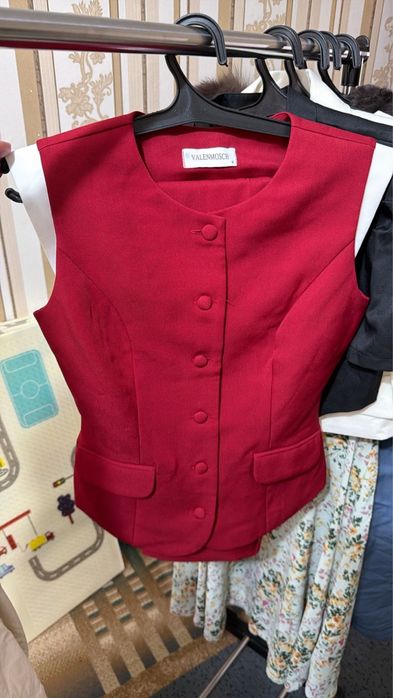 Женская двойка красная