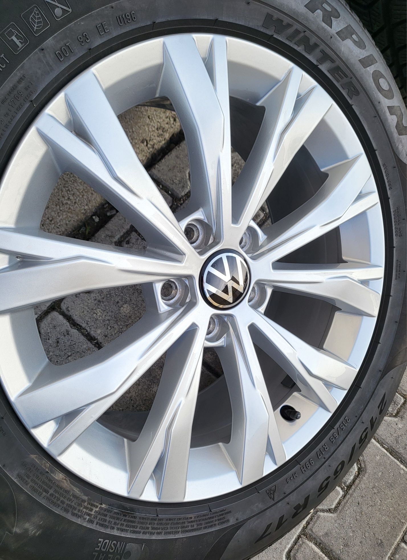 Jante aliaj R17 Wolkswagen Passat, Tiguan, anvelope Pirelli 215 65 17