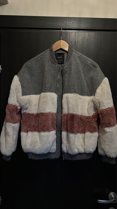 Geaca/blana Bershka
